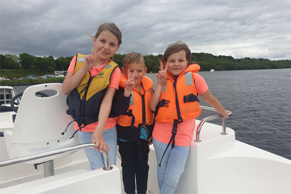 Shannon Boat Hire Gallery - Officers on Deck!
