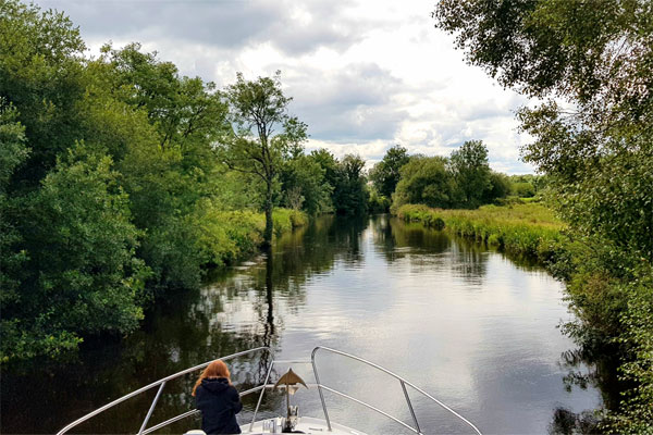 Shannon Boat Hire Gallery - Cruising upriver to Scarriff