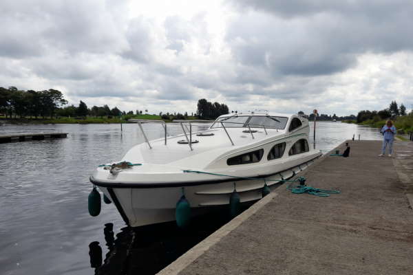 Moored on an Elegance