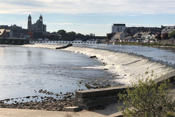 Shannon Boat Hire Gallery - Cruising into Athlone