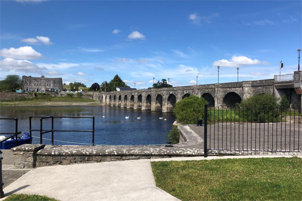 Shannon Boat Hire Gallery - The Shannon bridge at Shannonbridge