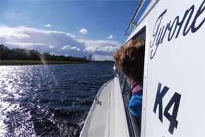 Shannon Boat Hire Gallery - Back seat driver?