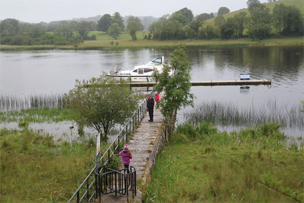 Shannon Boat Hire Gallery - Going to view some ancient stone figures