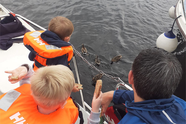 Shannon Boat Hire Gallery - Got any bread??