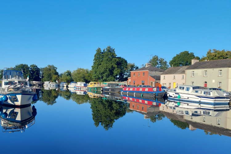 Shannon Boat Hire Gallery - Moored at Richmond Harbour