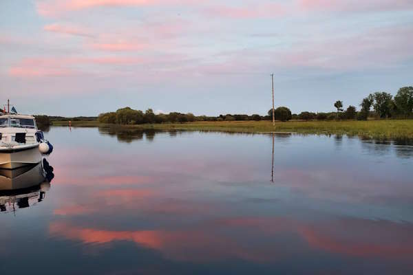 Shannon Boat Hire Gallery - It's sunset, not radioactive!