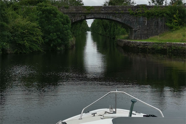 Shannon Boat Hire Gallery - Starting the Jamestown Canal