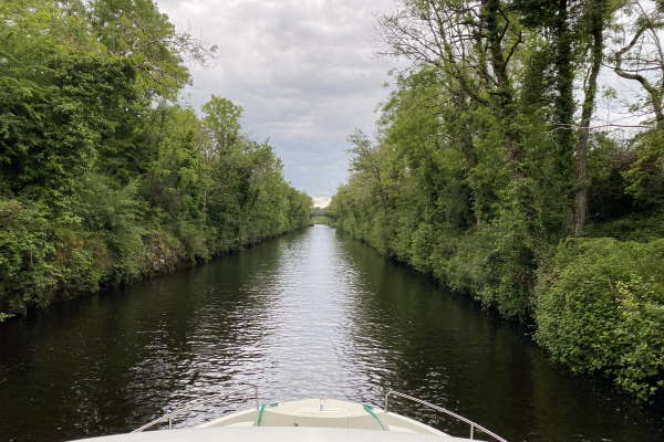 Shannon Boat Hire Gallery - The start of the Jamestown Canal