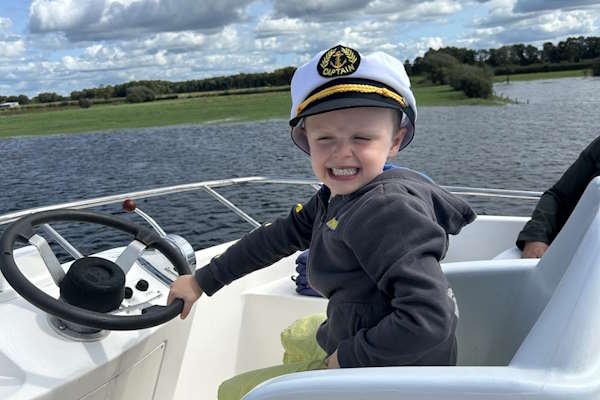 Shannon Boat Hire Gallery - Aye Aye Captain