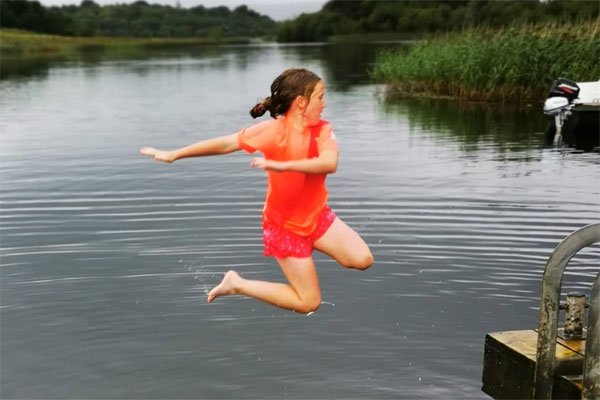 Shannon Boat Hire Gallery - Is she actually flying?