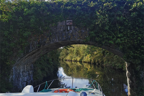 Shannon Boat Hire Gallery - Approaching a bridge on the Shannon-Erne waterway