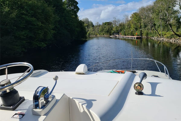 Shannon Boat Hire Gallery - Left a bit...