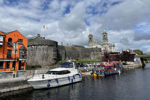 Shannon Boat Hire Gallery - Moored at Athlone on a P1400FB