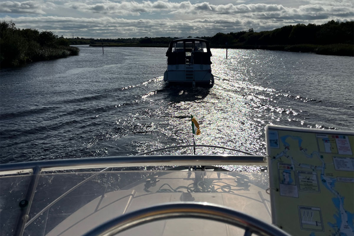 Shannon Boat Hire Gallery - Convoy of hire boats returning to Carrick-on-Shannon