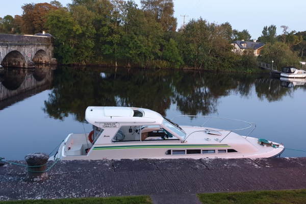 Shannon Boat Hire Gallery - Town Star moored at Cootehall