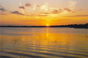 Shannon Boat Hire Gallery - Sunset over the river.