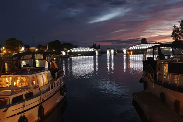 Shannon Boat Hire Gallery - Athlone by night