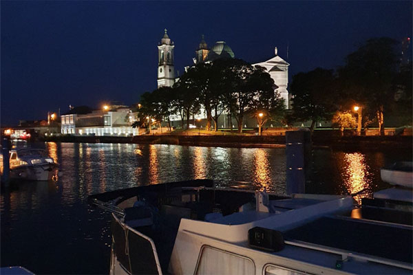 Shannon Boat Hire Gallery - Moored at Athlone at night