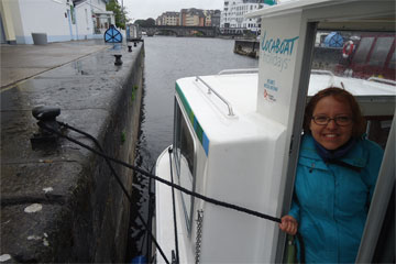 Shannon Boat Hire Gallery - You don't have to stay there, you can tie the rope to the cleat...