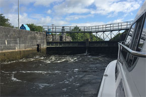 Shannon Boat Hire Gallery - Taking a Carlow Class through a lock