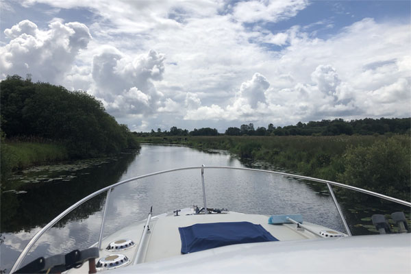 Shannon Boat Hire Gallery - Cruising on a Tyrone Class Cruiser