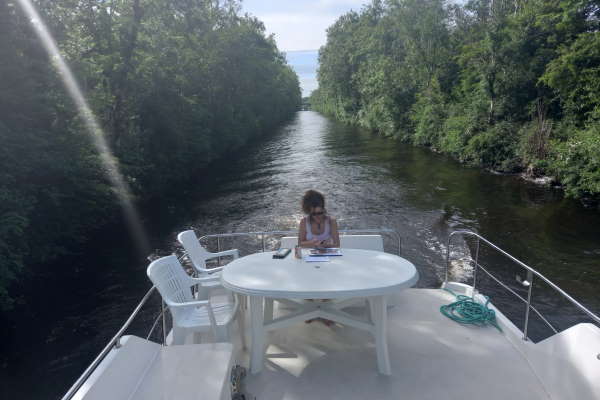 Shannon Boat Hire Gallery - Cruising the Jamestown Canal