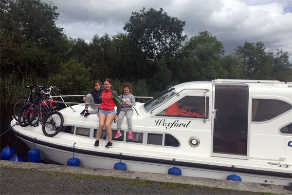 Shannon Boat Hire Gallery - Shouldn't they be swabbing decks or something?