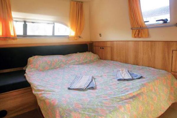 Rear sleeping cabin on the Clipper hire boat.