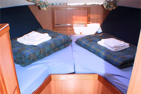 The Forward Twin/Double Cabin on the Noble Commander hire Boat