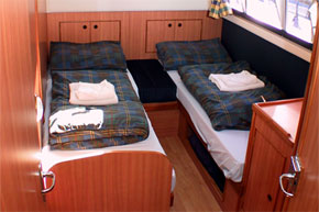 Twin Cabin on the Noble Commander hire Cruiser, converts to double cabin