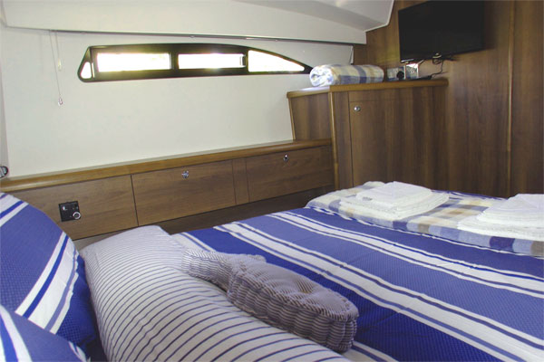 Aft sleeping cabin on the Noble Duchess hire boat.