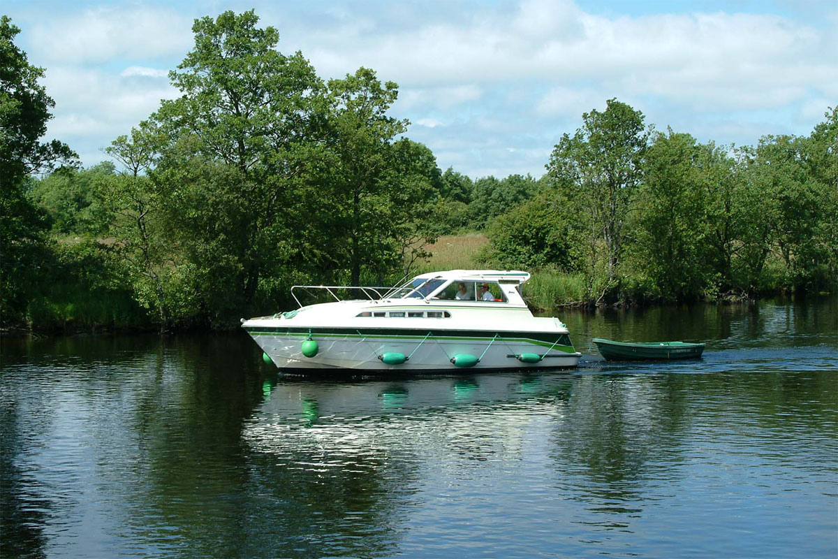 Boats for Hire on the Shannon River - Town Star