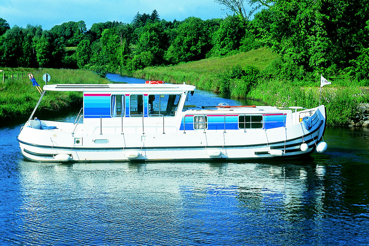 Boats for Hire on the Shannon River - P1120 R Aft Deck