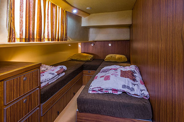 Cabin with twin beds on the P1400FB hire boat.