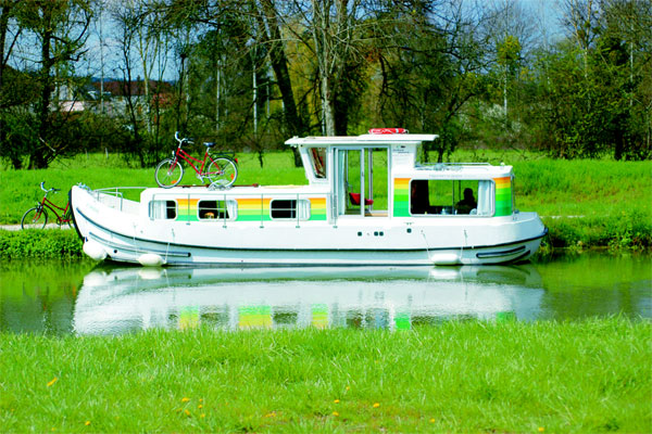 Shannon River Boats for Hire in Ireland - P935W Classic