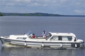 The Lough Ree 1135 with the sliding roof closed.