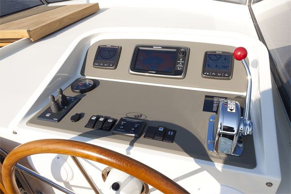 Outside Steering Helm on the Linssen 35.0AC Hire Boat.