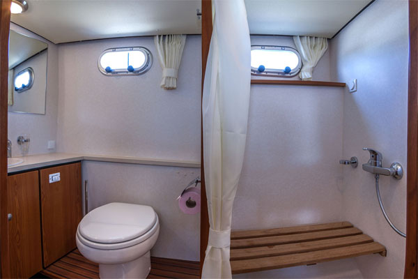 Bathroom on the Linssen Grand Sturdy Hire Boat.