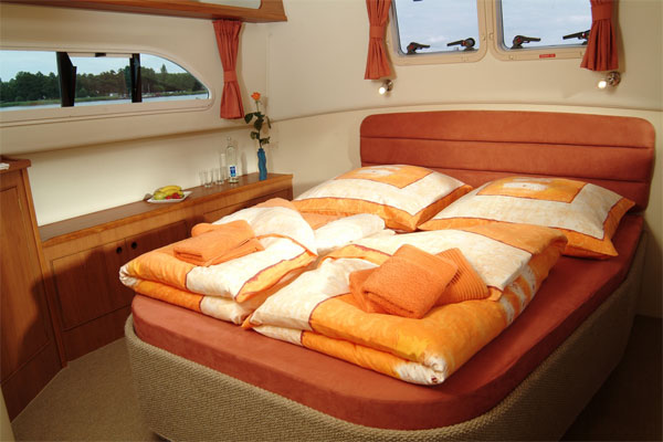 Forward cabin on the Longford Class hire boat.