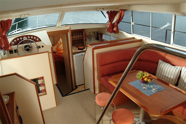 Saloon and Galley on the Longford Class hire boat.