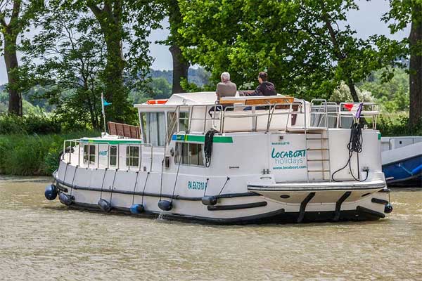 Rear view of the P1400FB hire boat.