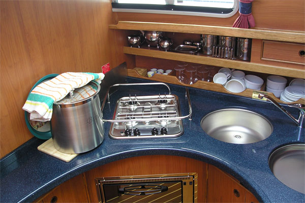 Cooker and Oven on the Silver Spray Hire Boat.