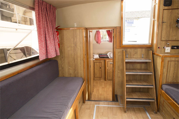 Saloon on the Lake Star hire boat
