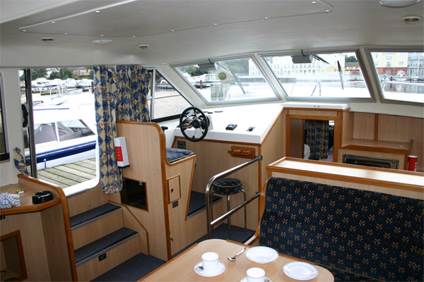 The Helm of the Waterford Class Cruiser.