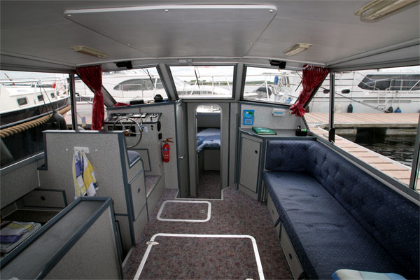 Helm and Saloon on the Wave Earl Cruiser