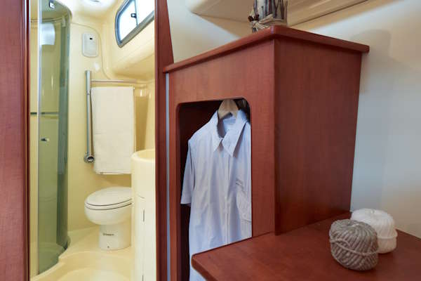 Bathroom on the Cavan Class hire boat.