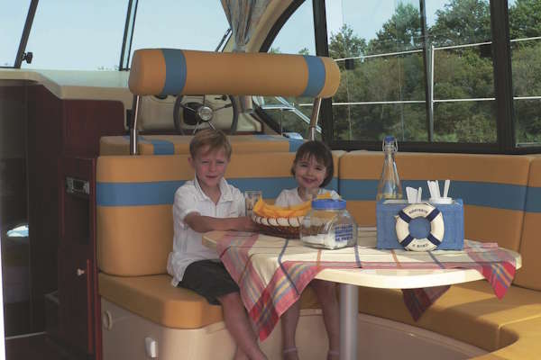 Saloon and dining area on the Cavan Class hire boat.