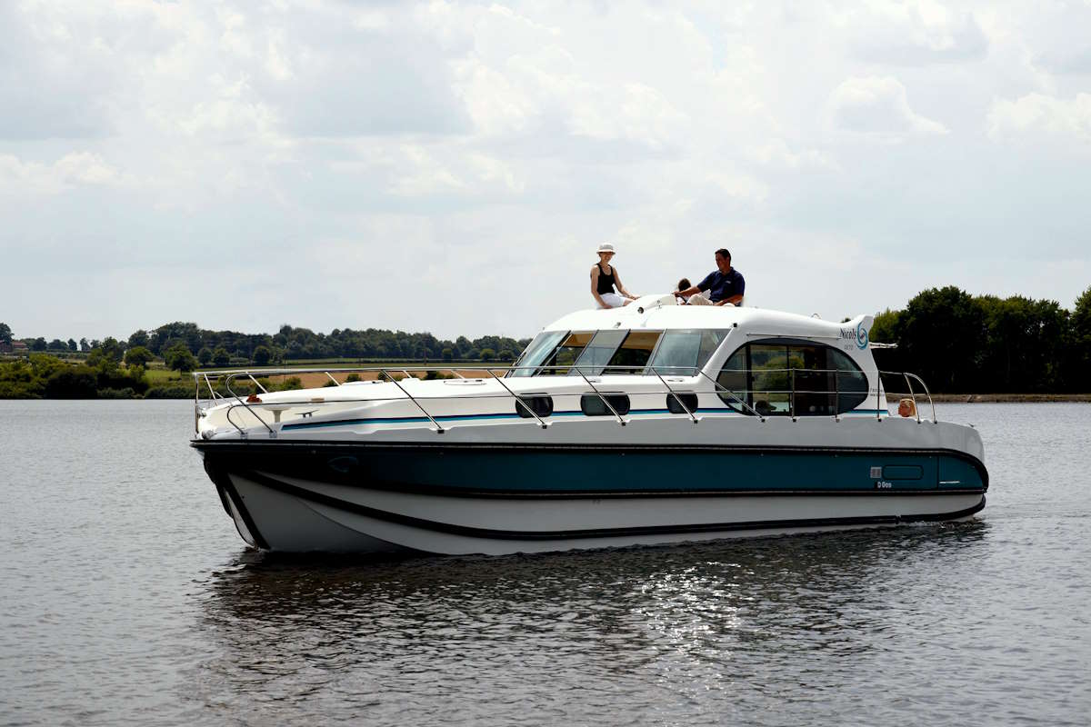 Boats for Hire on the Shannon River - Leitrim Sixto