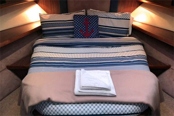 Sleeping Cabin on the Noble Emperor Hire Cruiser