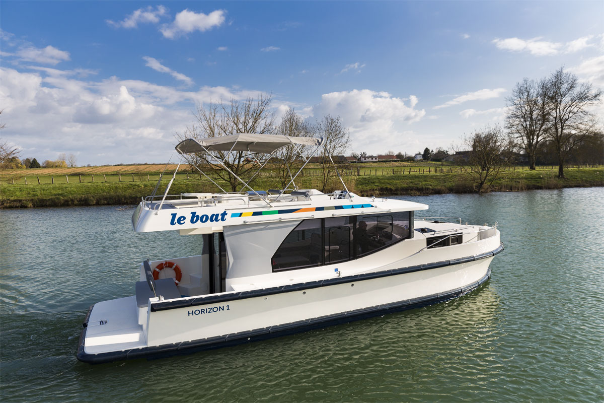 Boats for Hire on the Shannon River - Horizon 1